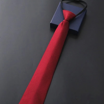 Kaklasaites vīriešiem Dažādas rāvējslēdzēju kaklasaites vīriešiem Zīdainas rāvējslēdzēja kaklasaites Vīriešu glītas kaklasaites