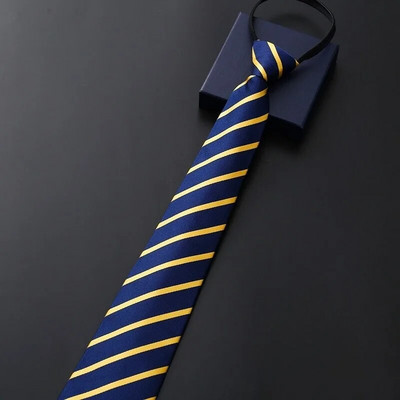 Kaklasaites vīriešiem Dažādas rāvējslēdzēju kaklasaites vīriešiem Zīdainas rāvējslēdzēja kaklasaites Vīriešu glītas kaklasaites