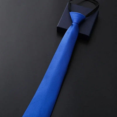 Kaklasaites vīriešiem Dažādas rāvējslēdzēju kaklasaites vīriešiem Zīdainas rāvējslēdzēja kaklasaites Vīriešu glītas kaklasaites