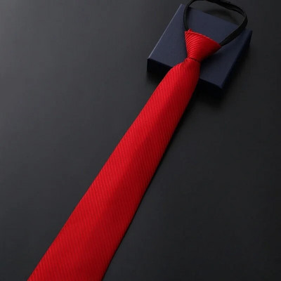 Kaklasaites vīriešiem Dažādas rāvējslēdzēju kaklasaites vīriešiem Zīdainas rāvējslēdzēja kaklasaites Vīriešu glītas kaklasaites