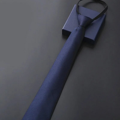 Kaklasaites vīriešiem Dažādas rāvējslēdzēju kaklasaites vīriešiem Zīdainas rāvējslēdzēja kaklasaites Vīriešu glītas kaklasaites