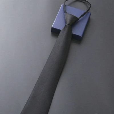 Kaklasaites vīriešiem Dažādas rāvējslēdzēju kaklasaites vīriešiem Zīdainas rāvējslēdzēja kaklasaites Vīriešu glītas kaklasaites