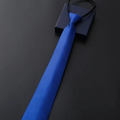 Kaklasaites vīriešiem Dažādas rāvējslēdzēju kaklasaites vīriešiem Zīdainas rāvējslēdzēja kaklasaites Vīriešu glītas kaklasaites