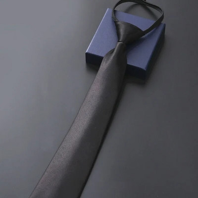 Kaklasaites vīriešiem Dažādas rāvējslēdzēju kaklasaites vīriešiem Zīdainas rāvējslēdzēja kaklasaites Vīriešu glītas kaklasaites