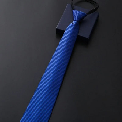 Kaklasaites vīriešiem Dažādas rāvējslēdzēju kaklasaites vīriešiem Zīdainas rāvējslēdzēja kaklasaites Vīriešu glītas kaklasaites