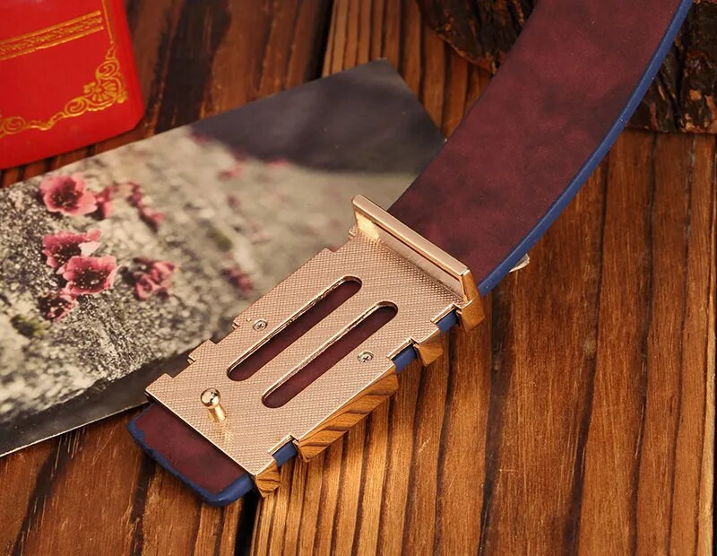 Raksta metāla pogas augstas kvalitātes gludas sprādzes vīriešu jostas. Klasiska vienkāršā korejiešu versija, modes savvaļas josta sievietēm