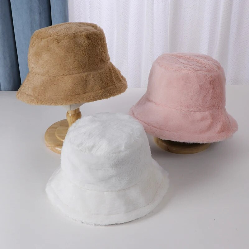 Ženske zimske modne pahuljaste šešire od umjetnog krzna Jesenske debele tople kape za vanjske prilike Mekana krznena ribarska kapa Modna panama kapa za djevojke