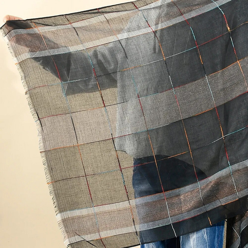 2023-as új férfi brit sál tavaszi/nyári arany selyem színes kockás fekete jacquard fonal, vékony alkalmi férfi sál