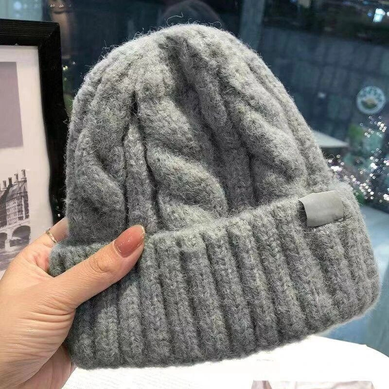 Nove ženske zimske tople pletene kapice, mekane heklane uvrnute jednobojne Skullie kape Ženska djevojka Elastična kapa otporna na hladnoću
