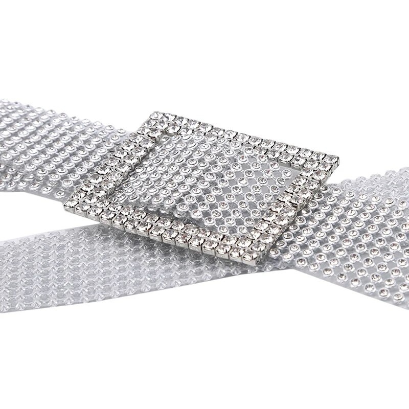 Fényes, fényes női öv lánc luxus édes deréköv 2023 divatos övek teljes gyémánt strassz kristály öv