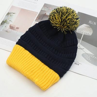 Rudens ziemas cepure, kas atbilst trikotāžas pupiņām Skully Moderns, silts ar kažokādu Pom Pom sievietēm Divu krāsu modes beanie