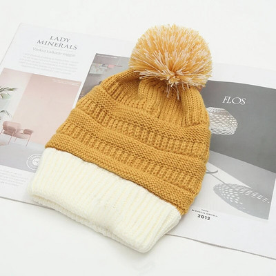 Jesensko-zimska kapa Odgovarajuće pletene kape Skully Trendy tople s pompom krznenim pom pomom za žene Modna kapa u dvostrukim bojama