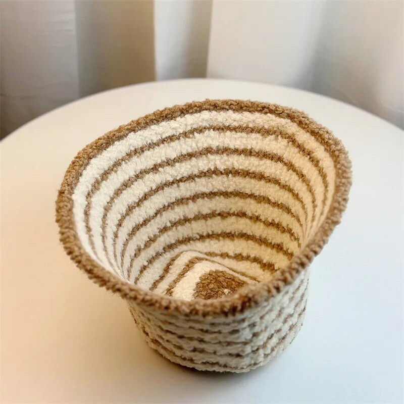 Žieminės ėrienos vilnos kupolinės kepuraitės Panamos kepuraitė moterims, mergaitėms, nauja dryžuota megzta šilta vėjo nepraleidžianti kibiro kepurė, moteriška lauko vėjui nepralaidi kepuraitė