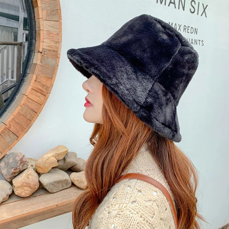 Nova zimska deblja topla pahuljasta krznena kapa za žene Djevojčice od mekanog pliša, ribarska panama kapa, ležerne vanjske kape otporne na vjetar