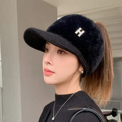 Női téli sapkák 2023 divatos betűs plüss kötött sapka Téli meleg, vastag kerékpáros lófarok baseball sapka Visor Gorras Hombre