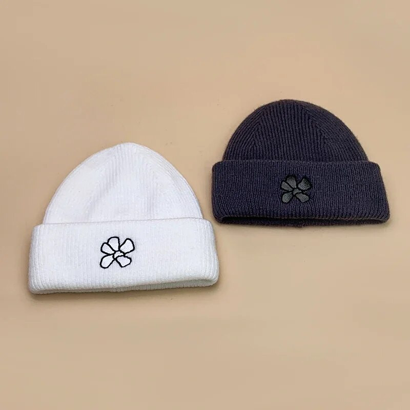 Vīrieši Sievietēm Silti Jauni Ziedu Izšuvumi Plīša Vilnas Spainis Trikotāžas Cepures Daudzpusīgas Ērtas Korejiešu Modes Rudens un Ziemas Jauki