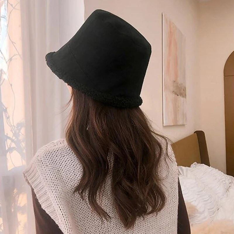 Jauna rudens ziemas jēra vilnas oderēta zvejnieka cepure Sieviešu masīva zamšādas āra vēja necaurlaidīga kausa cepure ikdienišķas pārvēršamas Paname cepures