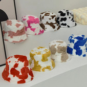 Zimski plišani kravlji print Ženska kapa s pahuljastim umjetnim krznom Panama ribarska kapa za van Topla modna krznena ženska ravna kapa za sunčanje