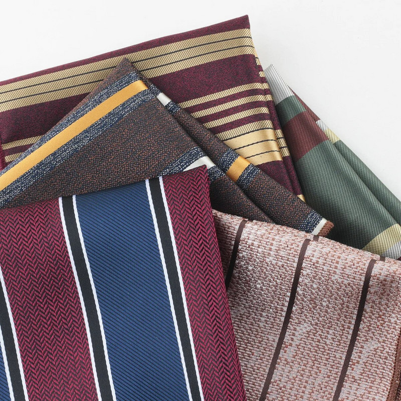 23*23 cm-es poliészter zsebkendő Mens Business Pocket Sqaure Törölköző Accesorios Vőlegényruha formális férfi mellkasi törölköző Hankies ajándék