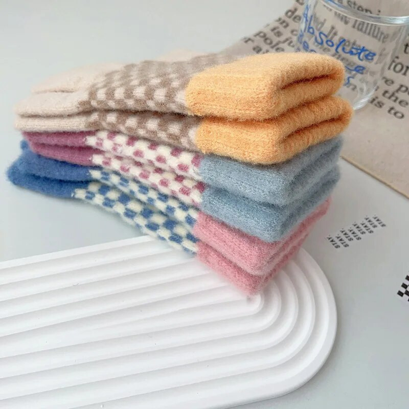 Moterys žiemą palaiko šilumą Jutiklinis ekranas megztos vilnonės pirštinės Mielos, gražios mados grotelės, pastorintos Aukštos kokybės apsauga nuo šalčio