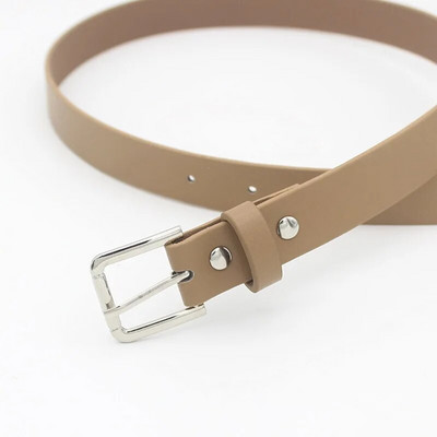 Jaunas modes, vispiemērotākās plānas jostas sieviešu studentu džinsi, melni apdares jostas tapas kvadrātveida sprādzes PU jostasvieta