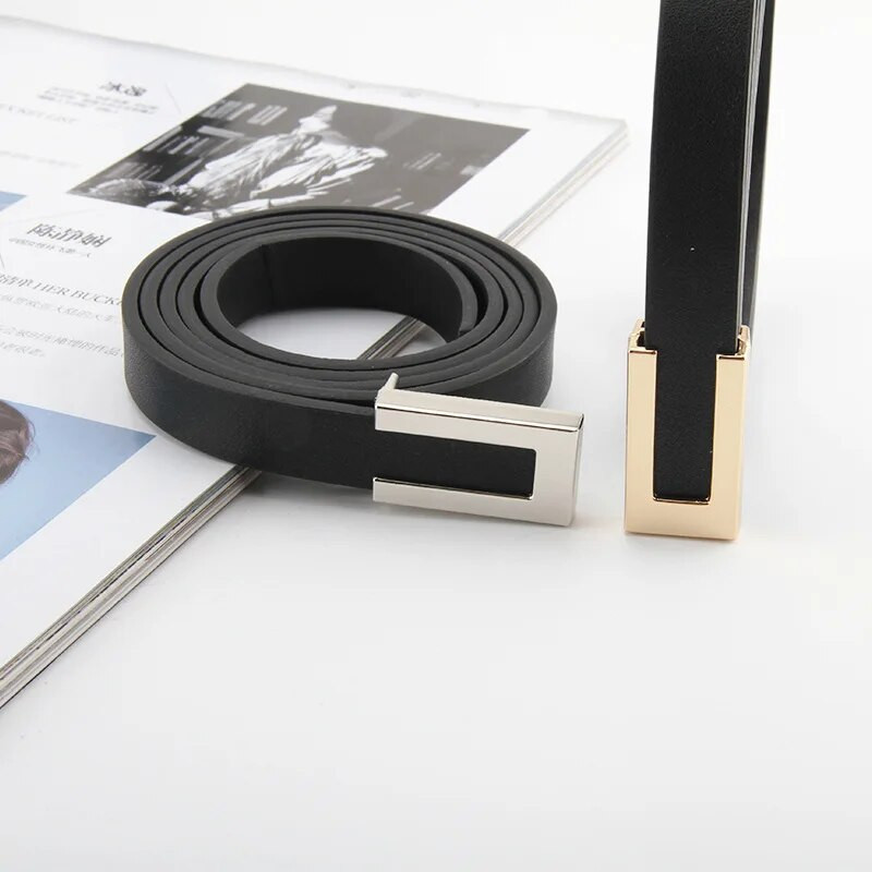 Uus moodne nahast õhuke vöö naistele metallist pandlaga vöörihm Disainer naiste pükskleit Lihtsa kaunistusega vöörihm