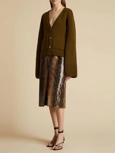 Jesen 2023. Jednobojni topli džepni kardigan s dugim rukavima i V-izrezom Ženska modna široka ulična odjeća