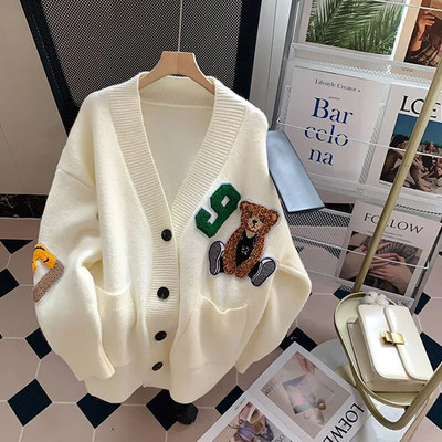 Moteriškas 2023 m. mielas meškiuko rašto megztinis, rudens V formos iškirptė, viena krūtinė, moteriškas megztinis, laisvalaikio preppy prašmatnūs megzti mergaičių mezginiai