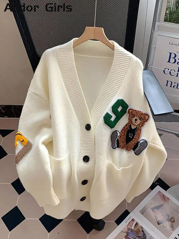 Moteriškas 2023 m. mielas meškiuko rašto megztinis, rudens V formos iškirptė, viena krūtinė, moteriškas megztinis, laisvalaikio preppy prašmatnūs megzti mergaičių mezginiai