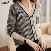 Džepovi s gumbima i V-izrezom Patchwork Asimetrična starinska ženska odjeća 2022. Jesen Zima Debeli puloveri Pletena rešetkasta grafika