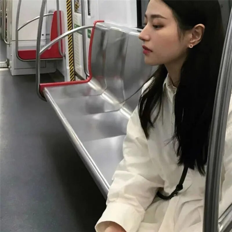 Delikatne male kružne naušnice s nitnama za žene Zlatne kristalne minimalističke korejske zabave Ljetni modni dodaci za nakit