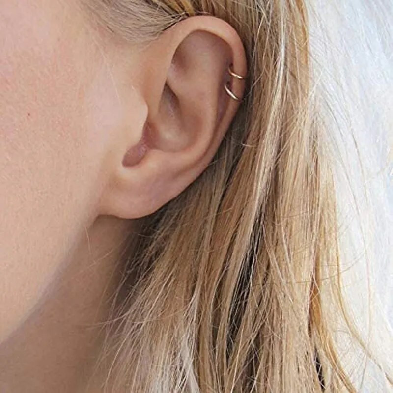 4 gab. Nerūsējošā tērauda ausu aproces Criss Cross Double Lines Ausu aproces bez caurduršanas Minimālisma viltots Helix Earcuff skrimšļa auskars