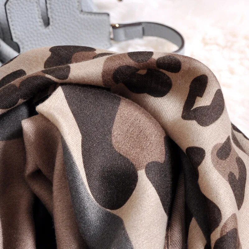 Sieviešu Zīda Šalle Mode Mati Šalle Zīda Leoparda Apdruka Satīna Kakla lakats Sieviešu galvas saite Ornaments Bandana Soma Šalles Šalles