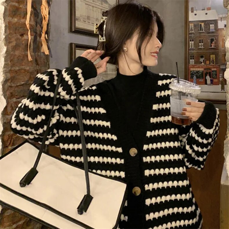 Elegantes prugasti kardigan za žene Jesen Zima Opušteni V izrez Debelo pletivo Vanjska odjeća Lazy Causal Džemperi Korejski modni kaput