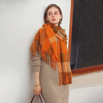 Pleteni šal od kariranog šala od kašmira luksuzne marke za žene Šal s kićankama s printom u boji Zimski topli šalovi od pašmine Omotači 2022.