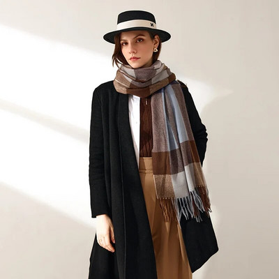 Pleteni šal od kariranog šala od kašmira luksuzne marke za žene Šal s kićankama s printom u boji Zimski topli šalovi od pašmine Omotači 2022.