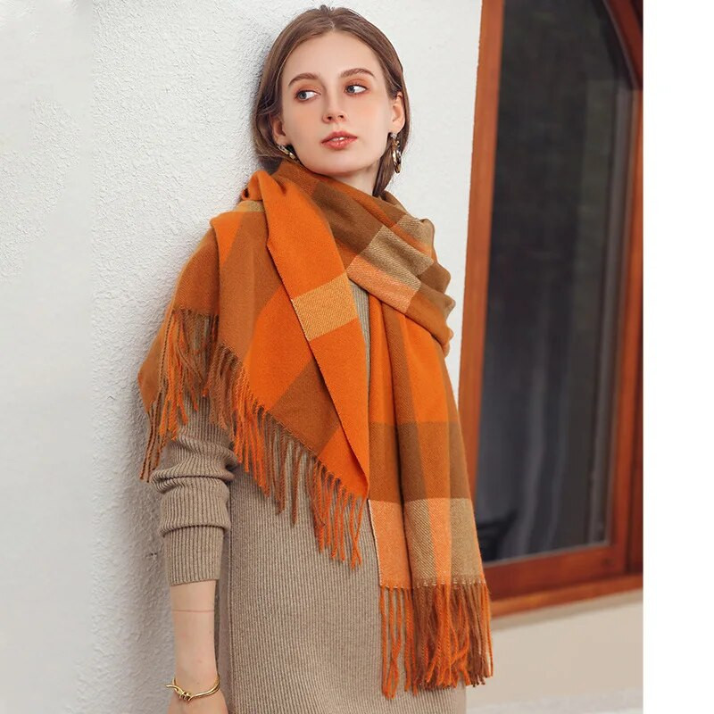 Pleteni šal od kariranog šala od kašmira luksuzne marke za žene Šal s kićankama s printom u boji Zimski topli šalovi od pašmine Omotači 2022.