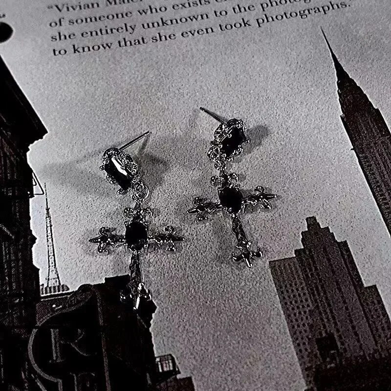 Gotički veliki detaljni križ Crno svrdlo Naušnice s draguljima Punk Nakit za Noć vještica Kreativnost Moda Prekrasan izrazni ženski dar