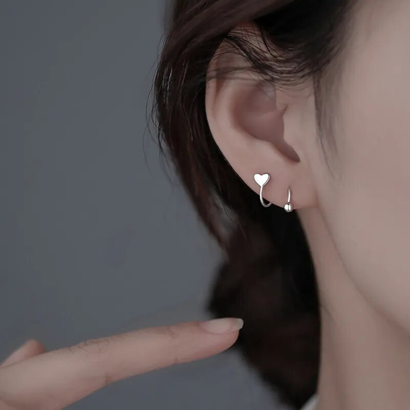 2PC nerūsējošā tērauda zelta krāsa minimāla kristāla zvaigzne ausu kniedes auskari sievietēm korejiešu spirālveida kniedes Tragus skrimšļa pīrsings rotaslietas