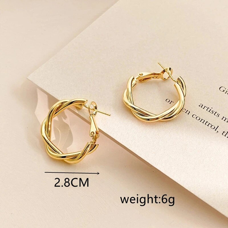 Új kör alakú zsinegcsavar karika fülbevaló nőknek Egyszerű temperamentum hiperbola arany színű fém fül ékszer ajándék Aros