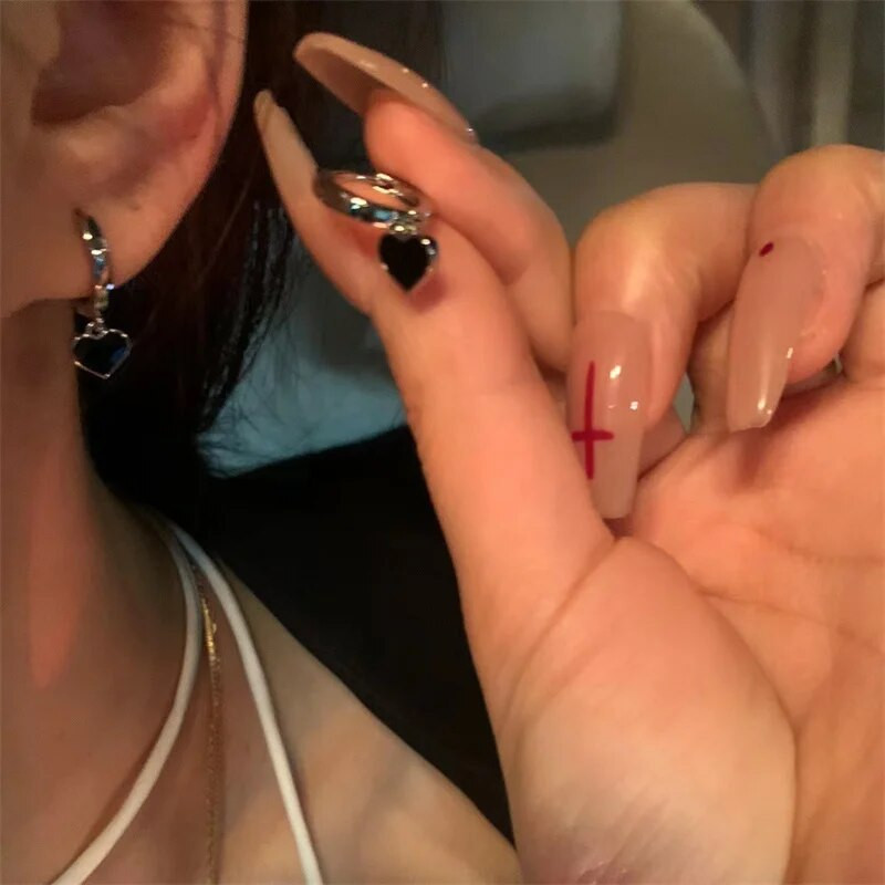 2023 Melnas krāsas ģeometriski sirds formas auskari sievietēm meitenēm modes dobi sirds stīpas auskari rotaslietas aksesuāri