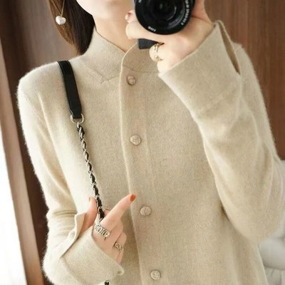 Ležerni ženski jednobojni džemperi s različitim kombinacijama Jesen Zima Modni samostojeći ovratnik Jednoredno kopčanje Pleteni kardigan s navojem