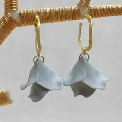 18 krāsu modes akrila ziedlapiņas ziedu roze, sarkani, iekarināmi auskari sievietēm, 2023. gada tendence kāzu ballītei Brincos juvelierizstrādājumu aksesuāri