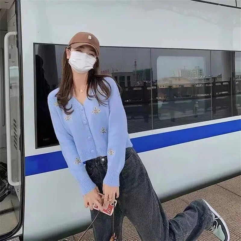 Vezeni kardigan s V-izrezom, kratki džemper Jednostavan slatki sveučilišni elegantan stil, proljetne jakne, kardigan, ženski ljetni dizajnerski džemper