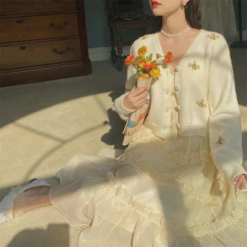 Vezeni kardigan s V-izrezom, kratki džemper Jednostavan slatki sveučilišni elegantan stil, proljetne jakne, kardigan, ženski ljetni dizajnerski džemper