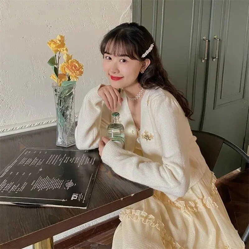 Vezeni kardigan s V-izrezom, kratki džemper Jednostavan slatki sveučilišni elegantan stil, proljetne jakne, kardigan, ženski ljetni dizajnerski džemper