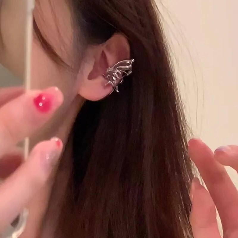 Fashion Punk Butterfly Elf Ear Clip 2023 Trendy Design Liquid Metal Wing Manžeta za uši bez piercinga Nakit za žene Djevojke