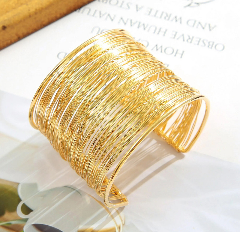 Metāla stila Eiropas un Amerikas atmosfēra pārspīlēta hiphop kaņepju pavediens zelta krāsas stieple zelta krāsas rokassprādze