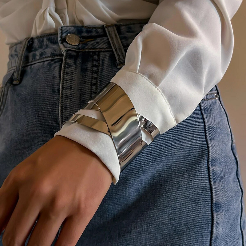 Lacteo Trendy Wide Corss Shape Ženska narukvica s manžetama Geometrijska zlatna boja Ženske narukvice na otvaranje Nakit za vjenčanje Poklon za dame