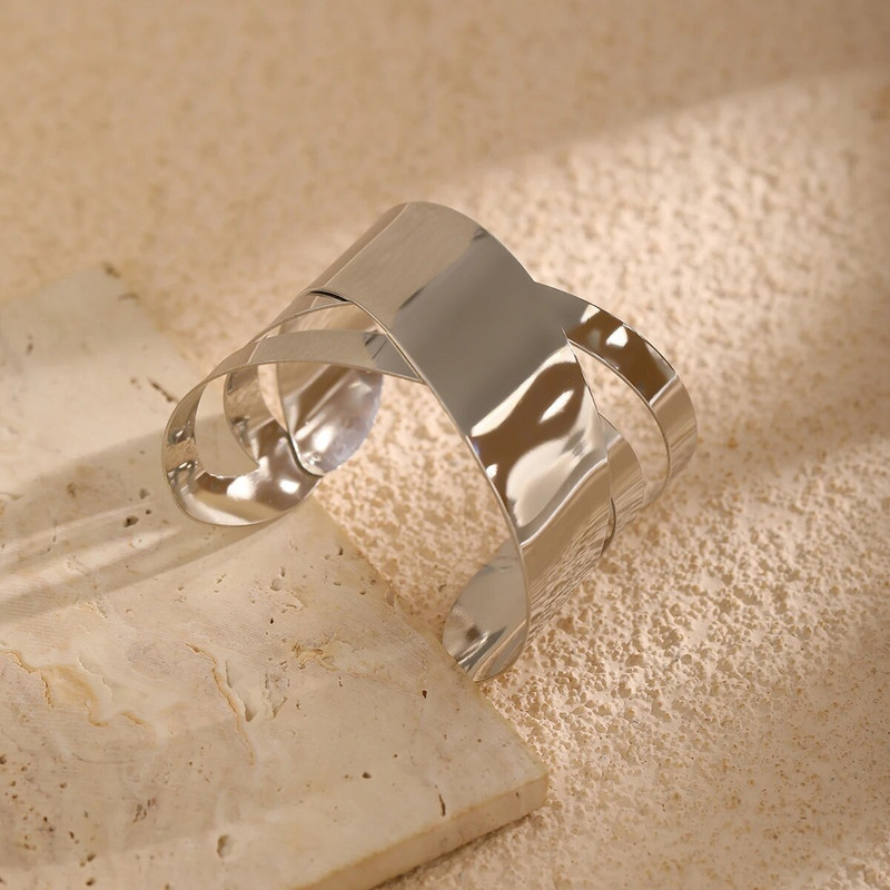 Lacteo Trendy Wide Corss Shape Ženska narukvica s manžetama Geometrijska zlatna boja Ženske narukvice na otvaranje Nakit za vjenčanje Poklon za dame